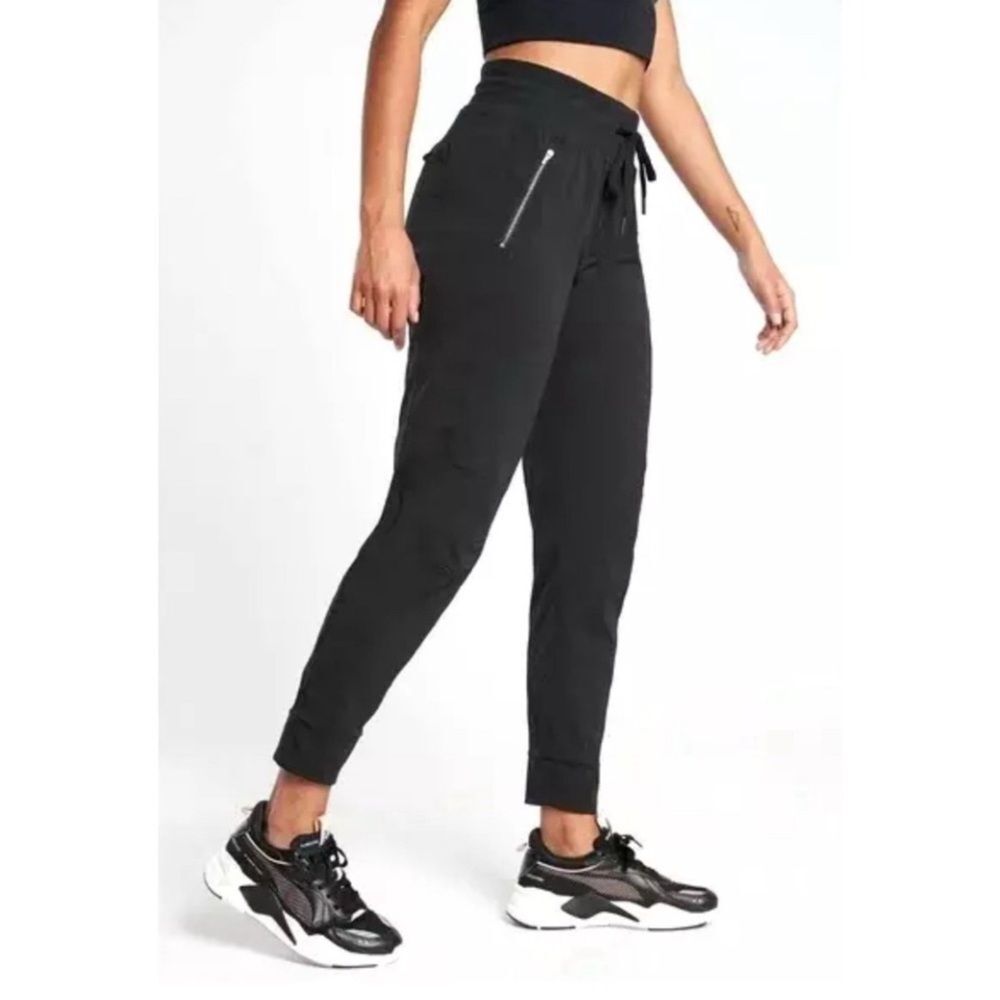 Athleta‎ Trekkie North Jogger Pants Black Cropped Women's Size 4